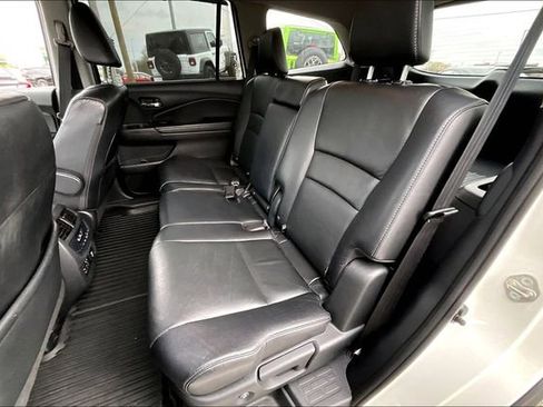 Used 2018 Honda Pilot Touring image 19