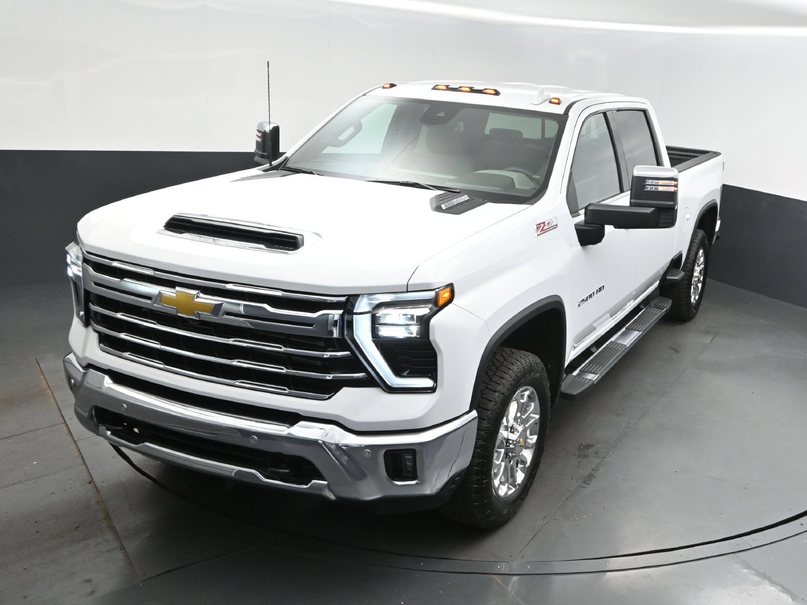 Used 2025 Chevrolet Silverado 2500 LTZ w/ LTZ Convenience Package AWD/4WD image 34