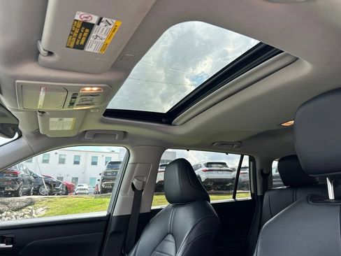 Used 2024 Toyota Highlander XLE FWD image 10