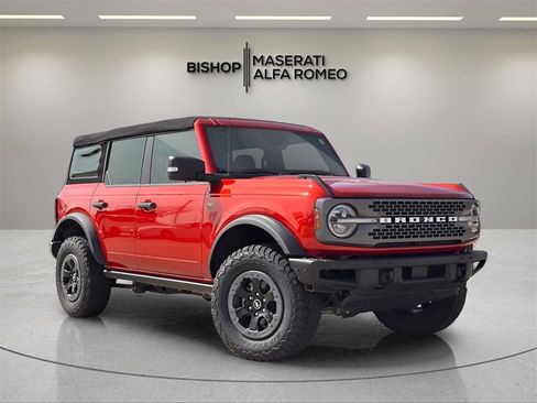 Used 2022 Ford Bronco Badlands image 2