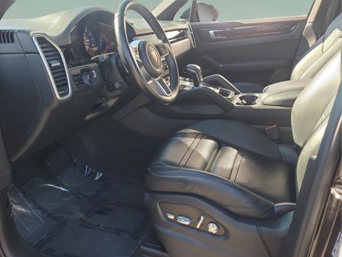 Used 2020 Porsche Cayenne image 13