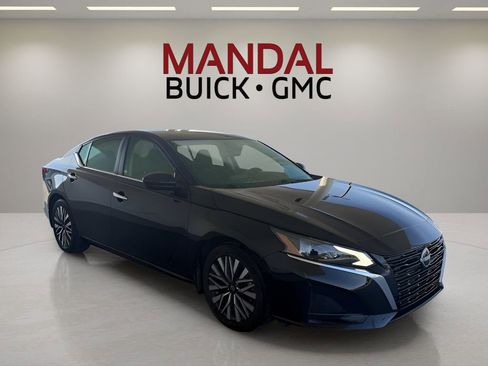 Used 2024 Nissan Altima 2.5 SV image 4