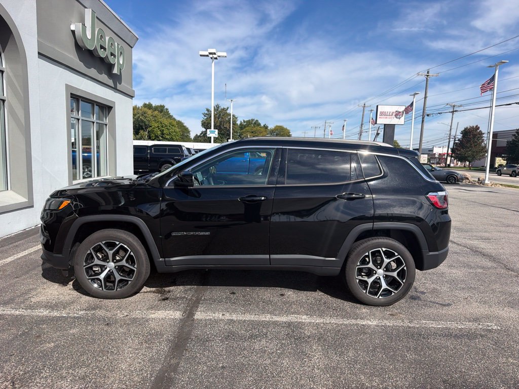 Used 2024 Jeep Compass Limited AWD/4WD image 3