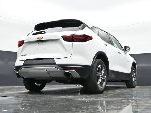 Used 2025 Chevrolet Blazer LT FWD image 32