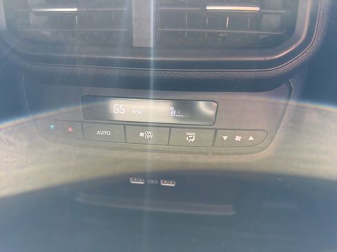 Used 2023 Honda Pilot Touring image 7