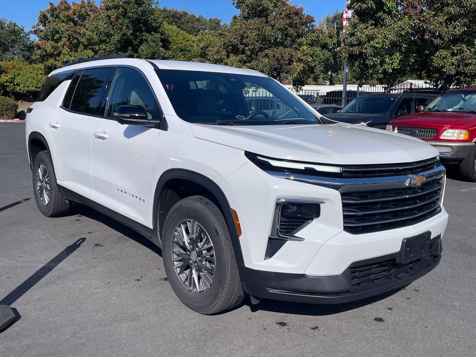 Used 2026 Chevrolet Traverse LT w/ Driver Confidence Package AWD/4WD image 1