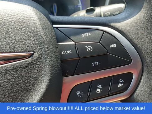 Used 2023 Chrysler Pacifica Touring-L FWD image 26