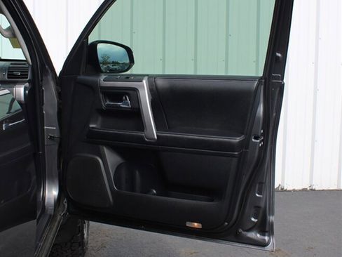 Used 2016 Toyota 4Runner SR5 AWD/4WD image 14