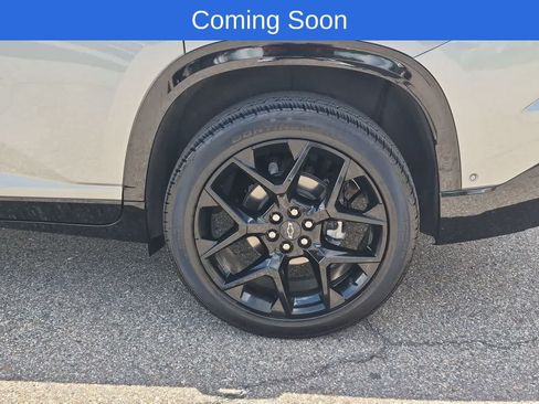 Used 2024 Chevrolet Traverse RS AWD/4WD image 13