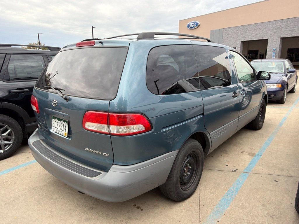 Used 2002 Toyota Sienna CE FWD image 4