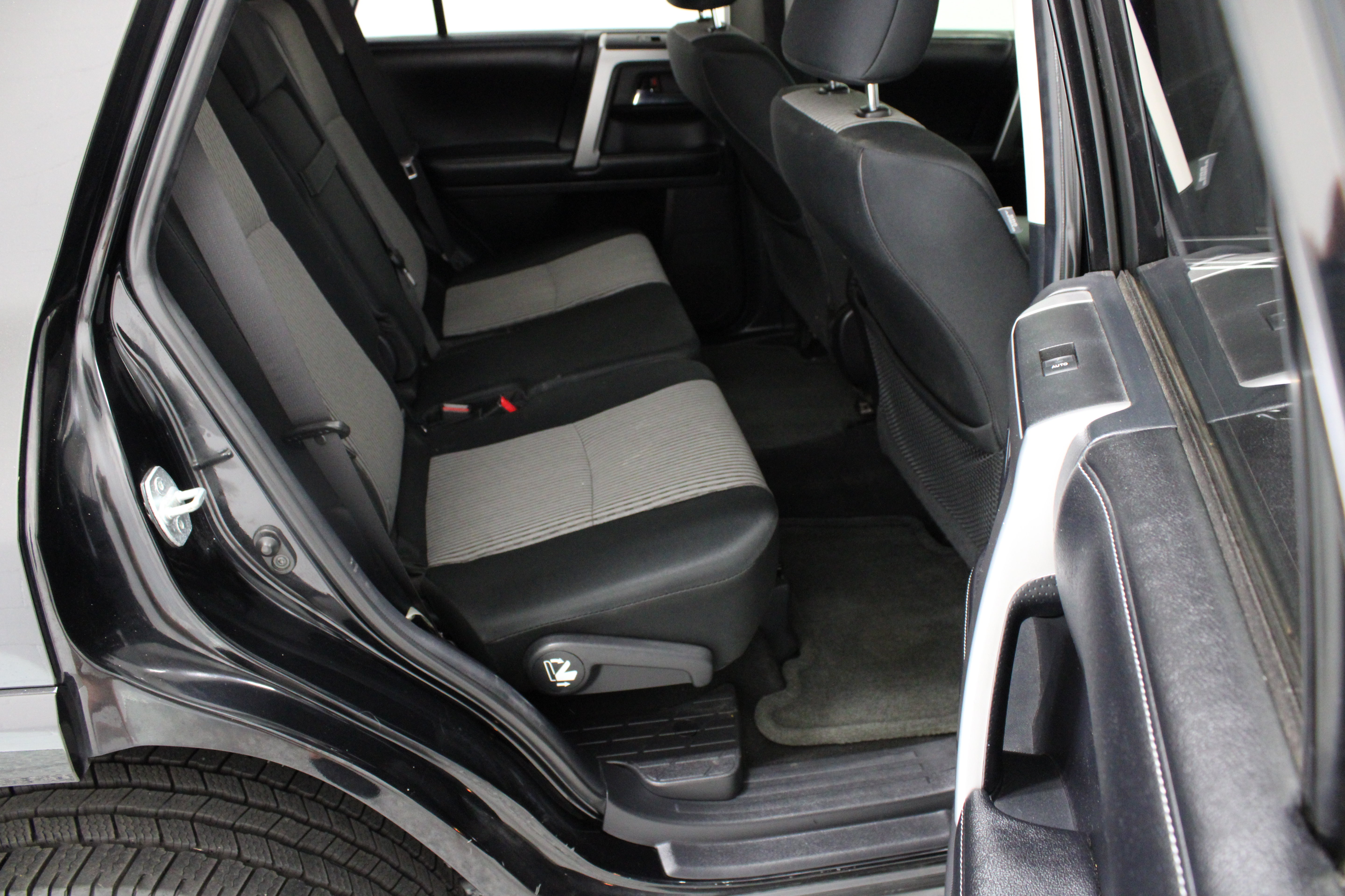 Used 2015 Toyota 4Runner SR5 RWD image 31