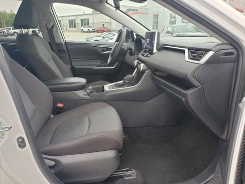 Used 2025 Toyota RAV4 XLE AWD/4WD image 17