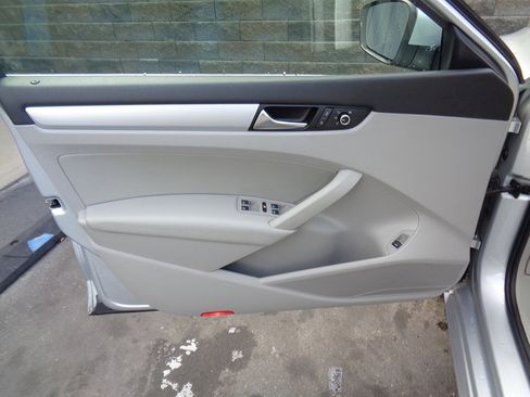 Used 2013 Volkswagen Passat 2.5 SE image 18