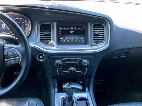 Used 2019 Dodge Charger SXT w/ Leather Interior Group RWD image 7