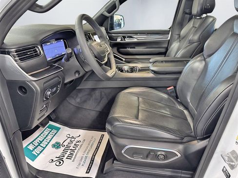 Used 2023 Jeep Wagoneer 4WD w/ Premium Group I image 17