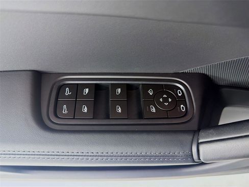 New 2025 Porsche Cayenne image 8