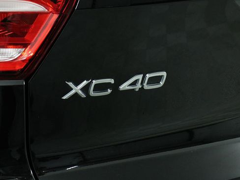 Certified 2023 Volvo XC40 Recharge Ultimate image 19