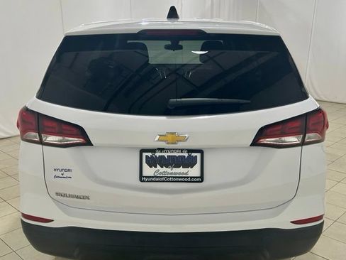 Used 2024 Chevrolet Equinox LS w/ LS Convenience Package FWD image 4