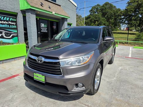 Used 2014 Toyota Highlander Limited Platinum AWD/4WD image 3
