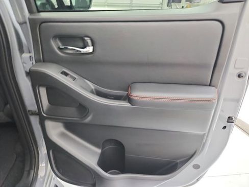 Used 2025 Nissan Frontier PRO-4X AWD/4WD image 39