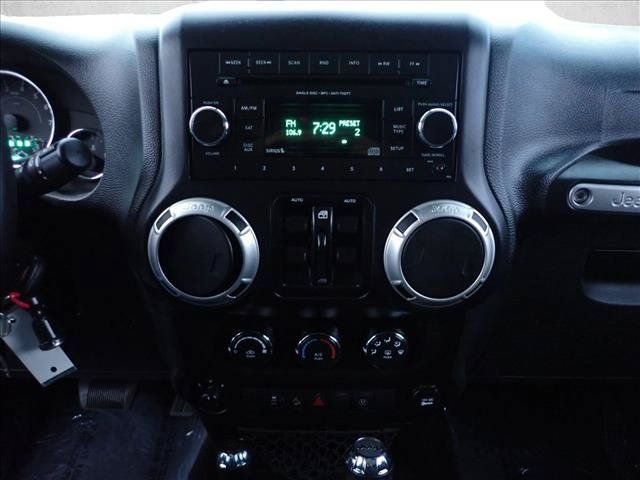 Used 2017 Jeep Wrangler Unlimited Rubicon AWD/4WD image 15