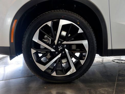 Used 2025 Mitsubishi Outlander SE image 10