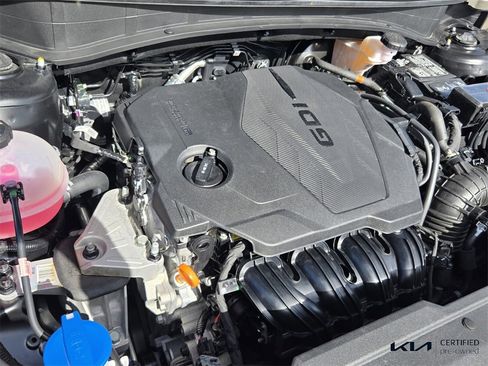 Certified 2025 Kia Sportage EX image 17