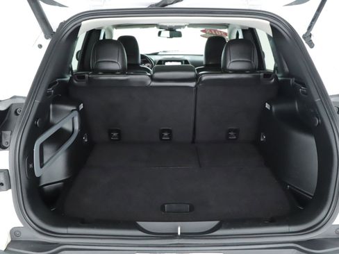 Used 2018 Jeep Cherokee Limited image 17