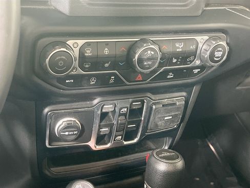 Used 2023 Jeep Gladiator Willys image 15