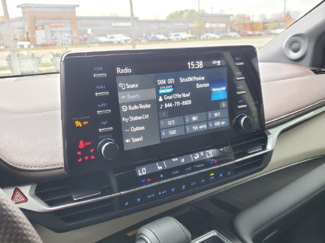 Used 2024 Toyota Sienna Platinum FWD image 30
