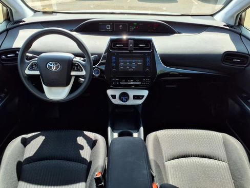 Used 2018 Toyota Prius Two image 11