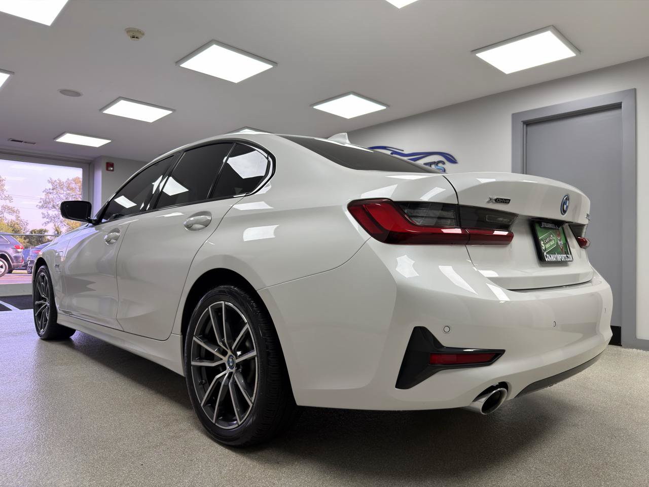 Used 2022 BMW 330e xDrive w/ Driving Assistance Package AWD/4WD image 5