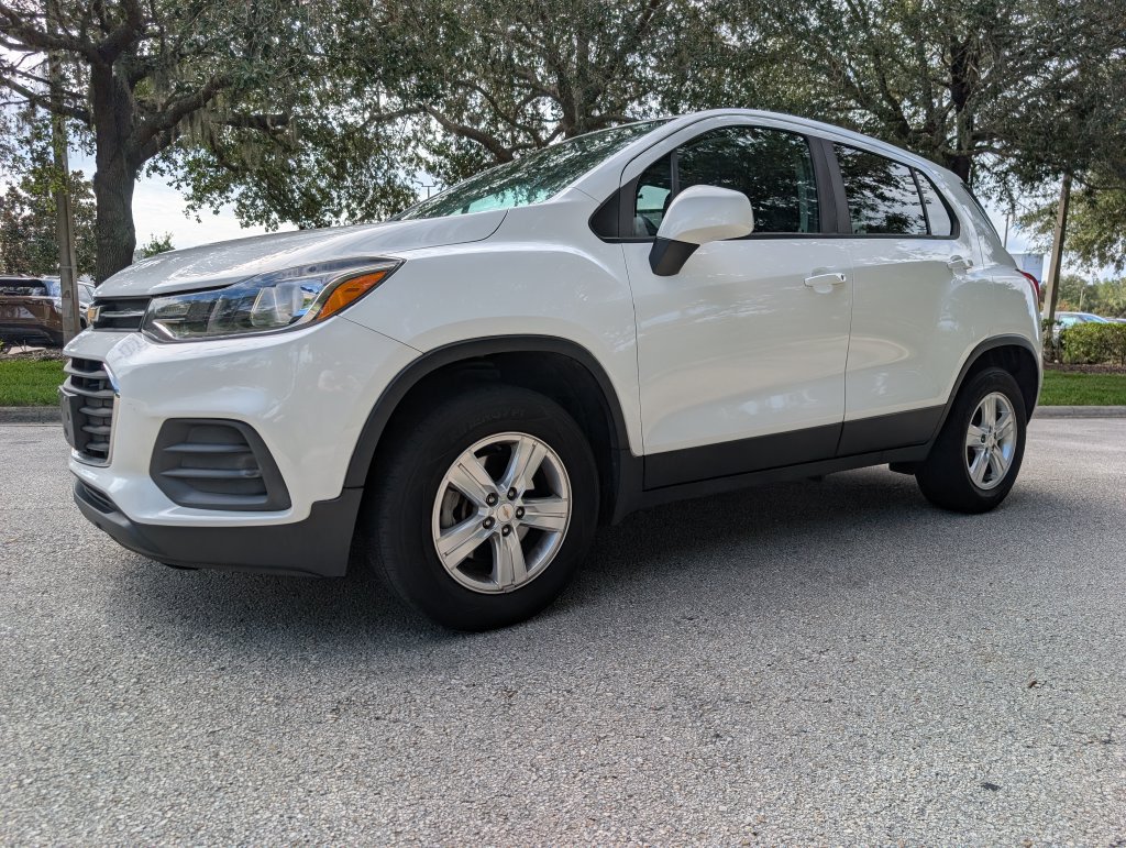Used 2021 Chevrolet Trax LS w/ Tint and Cruise Package AWD/4WD image 3