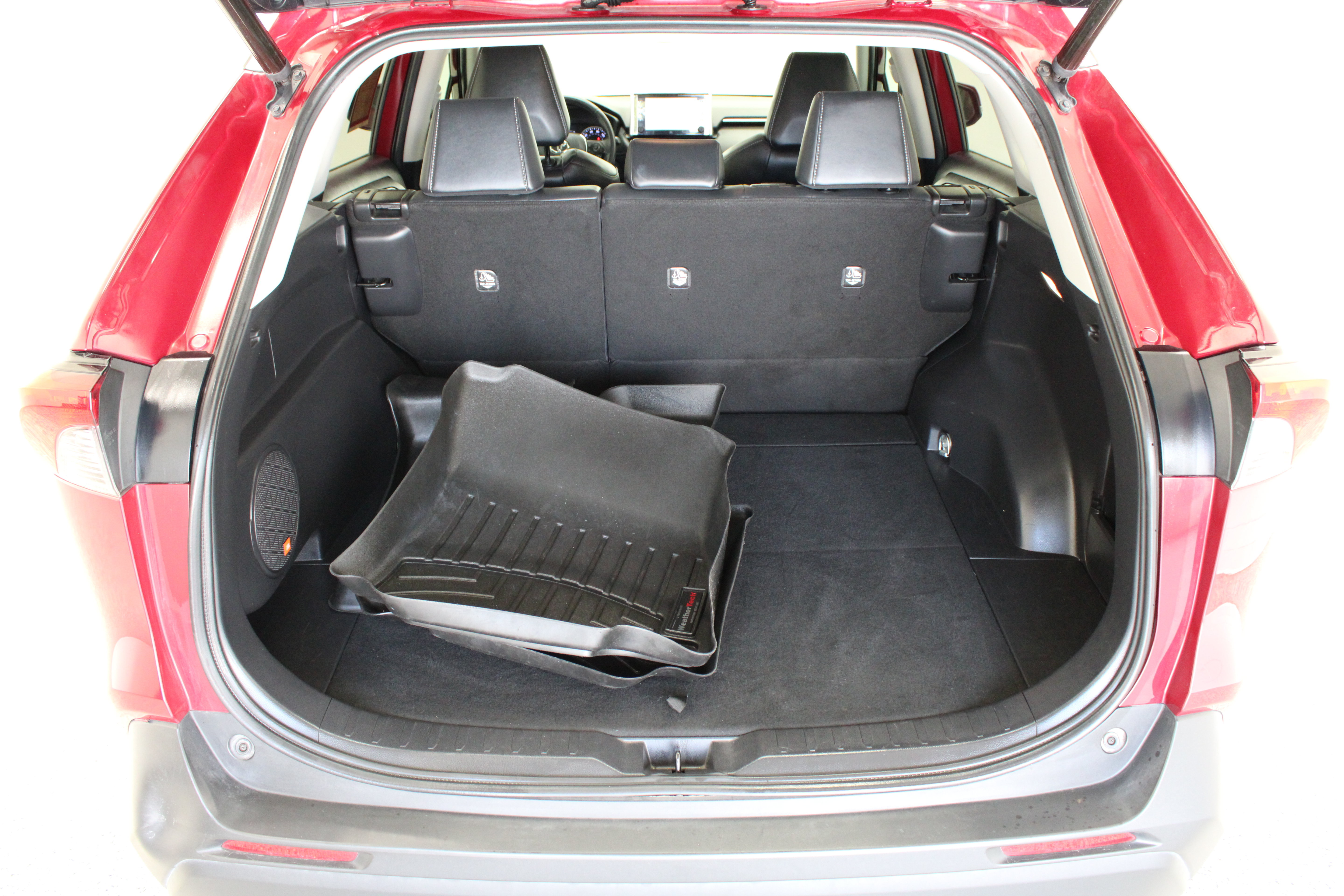Used 2020 Toyota RAV4 XLE Premium FWD image 32