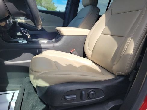Used 2022 Chevrolet Traverse LT w/ LT Premium Package AWD/4WD image 43