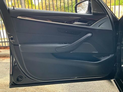 Used 2023 BMW 530i w/ Premium Package image 23