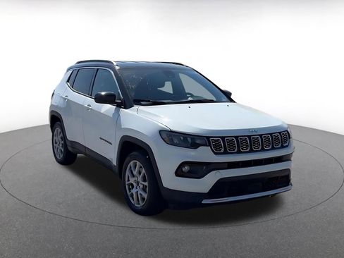 Used 2025 Jeep Compass Limited AWD/4WD image 3