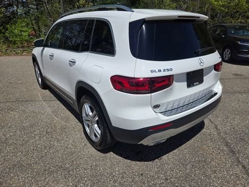Used 2022 Mercedes-Benz GLB 250 4MATIC image 3