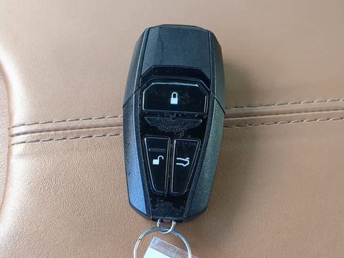 Used 2020 Aston Martin V8 Vantage Coupe image 30