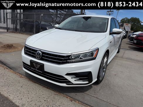 Used 2018 Volkswagen Passat 2.0T R-Line w/ R-Line Lighting Package FWD image 3