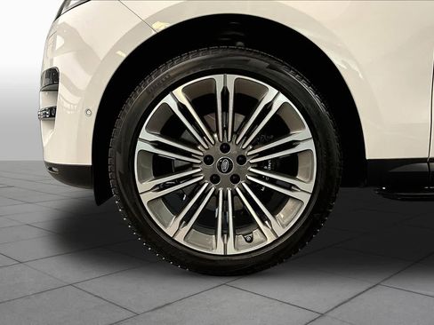 Used 2024 Land Rover Range Rover Sport SE AWD/4WD image 11