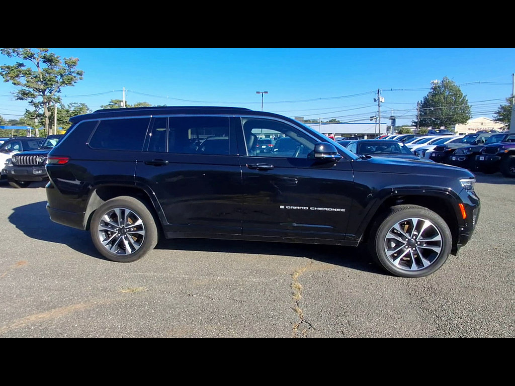 Certified 2025 Jeep Grand Cherokee L Overland w/ Advanced Protech Group III AWD/4WD image 9