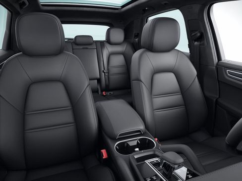 Certified 2023 Porsche Cayenne GTS image 5