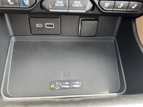 Used 2022 Chevrolet Tahoe Premier AWD/4WD image 35