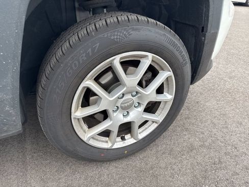 Used 2019 Jeep Renegade Latitude w/ Cold Weather Group AWD/4WD image 14