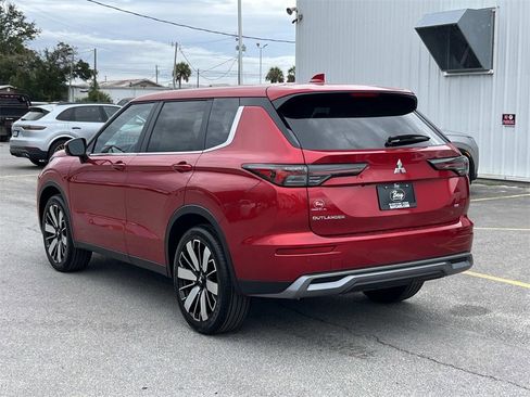 New 2026 Mitsubishi Outlander SE image 3