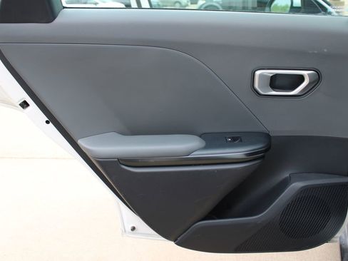 Used 2025 Kia K4 FWD image 32