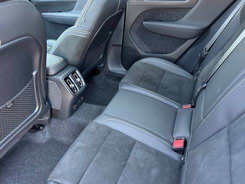 Used 2023 Volvo XC40 Recharge Ultimate AWD/4WD image 12