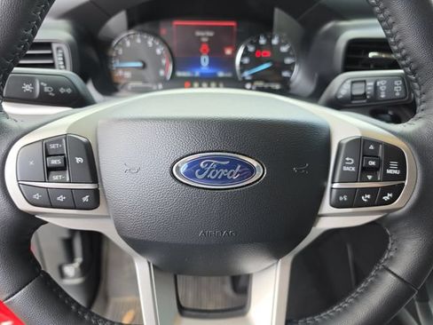 Used 2024 Ford Explorer XLT RWD image 36