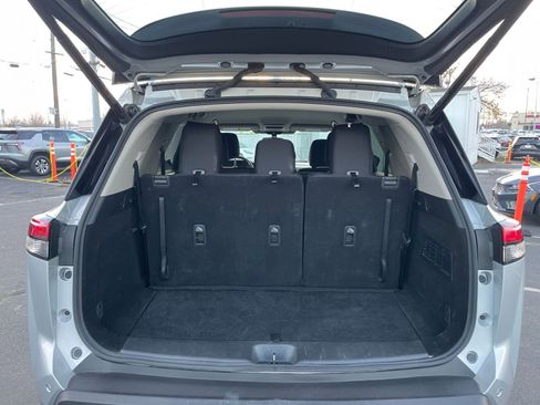 Used 2025 Nissan Pathfinder SV image 33
